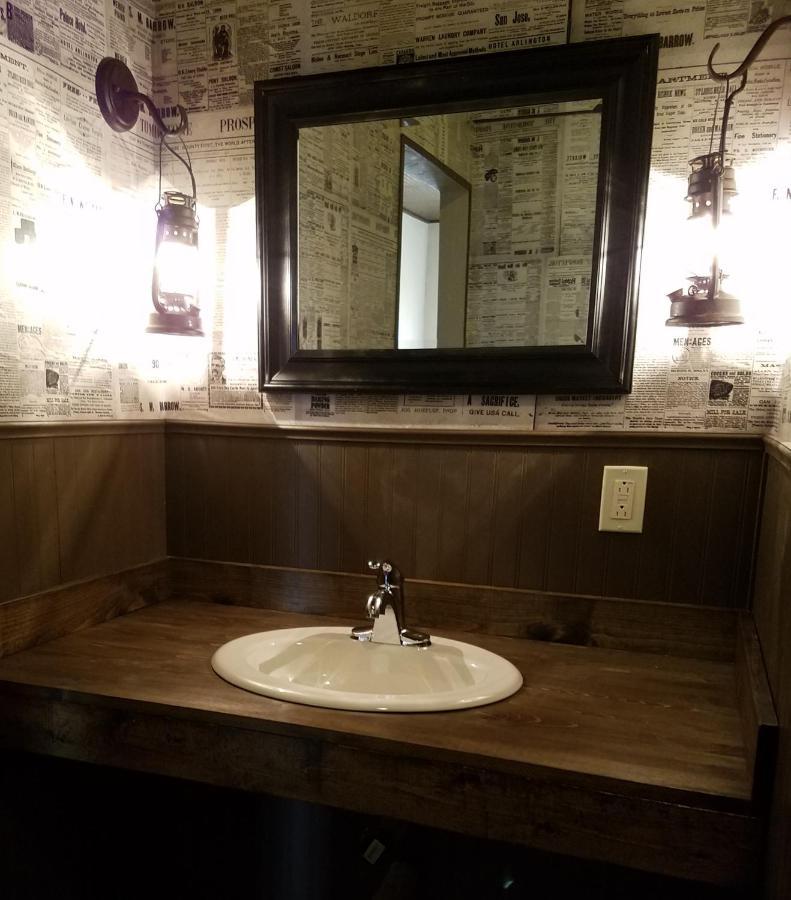 -Pet Friendly- Miners Cabin #5 -Two Double Beds - Private Balcony Тумстон Экстерьер фото