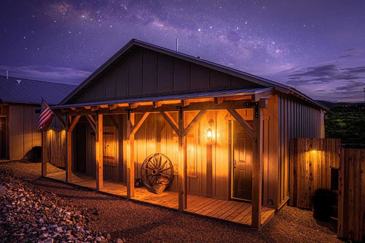 -Pet Friendly- Miners Cabin #5 -Two Double Beds - Private Balcony Тумстон Экстерьер фото