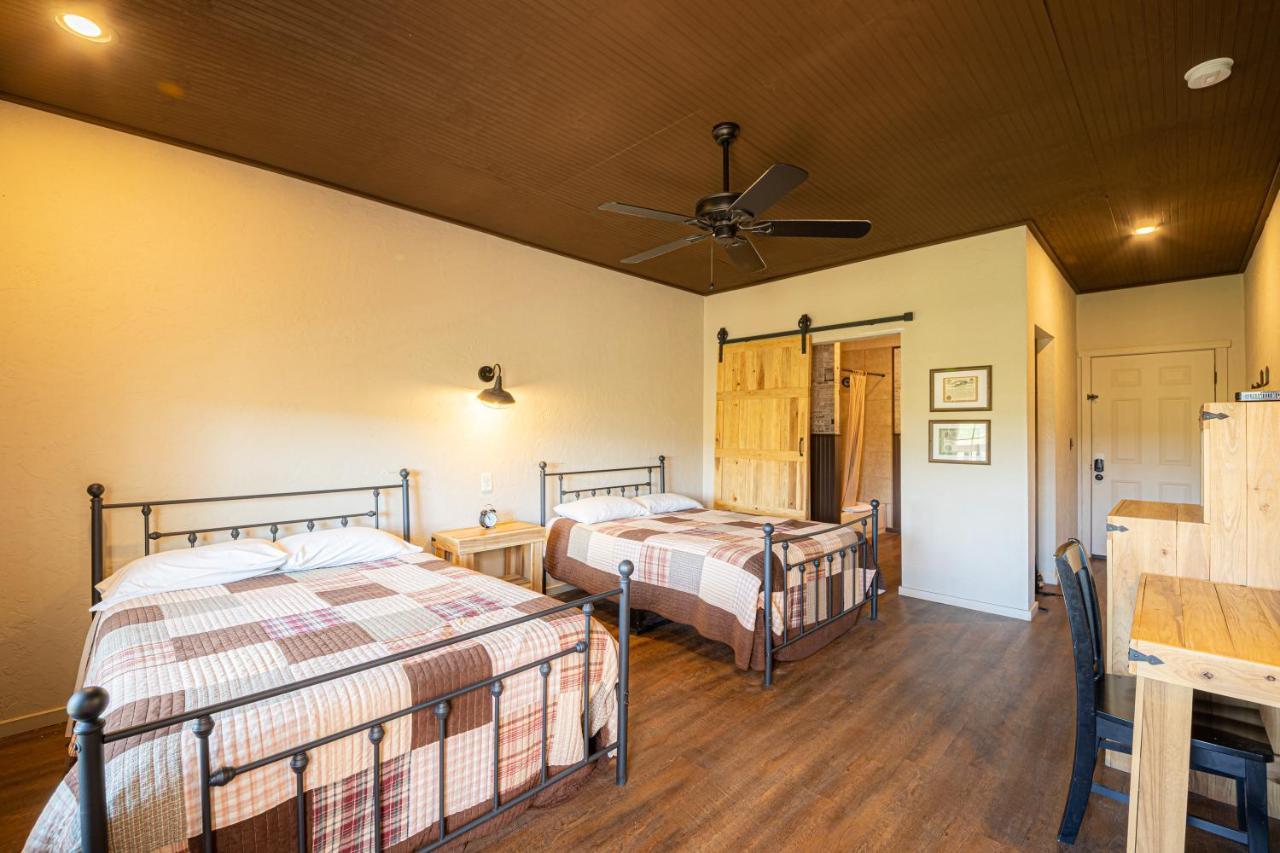 -Pet Friendly- Miners Cabin #5 -Two Double Beds - Private Balcony Тумстон Экстерьер фото