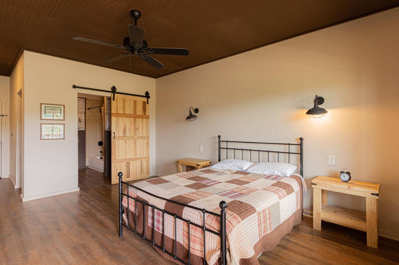 -Pet Friendly- Miners Cabin #5 -Two Double Beds - Private Balcony Тумстон Экстерьер фото