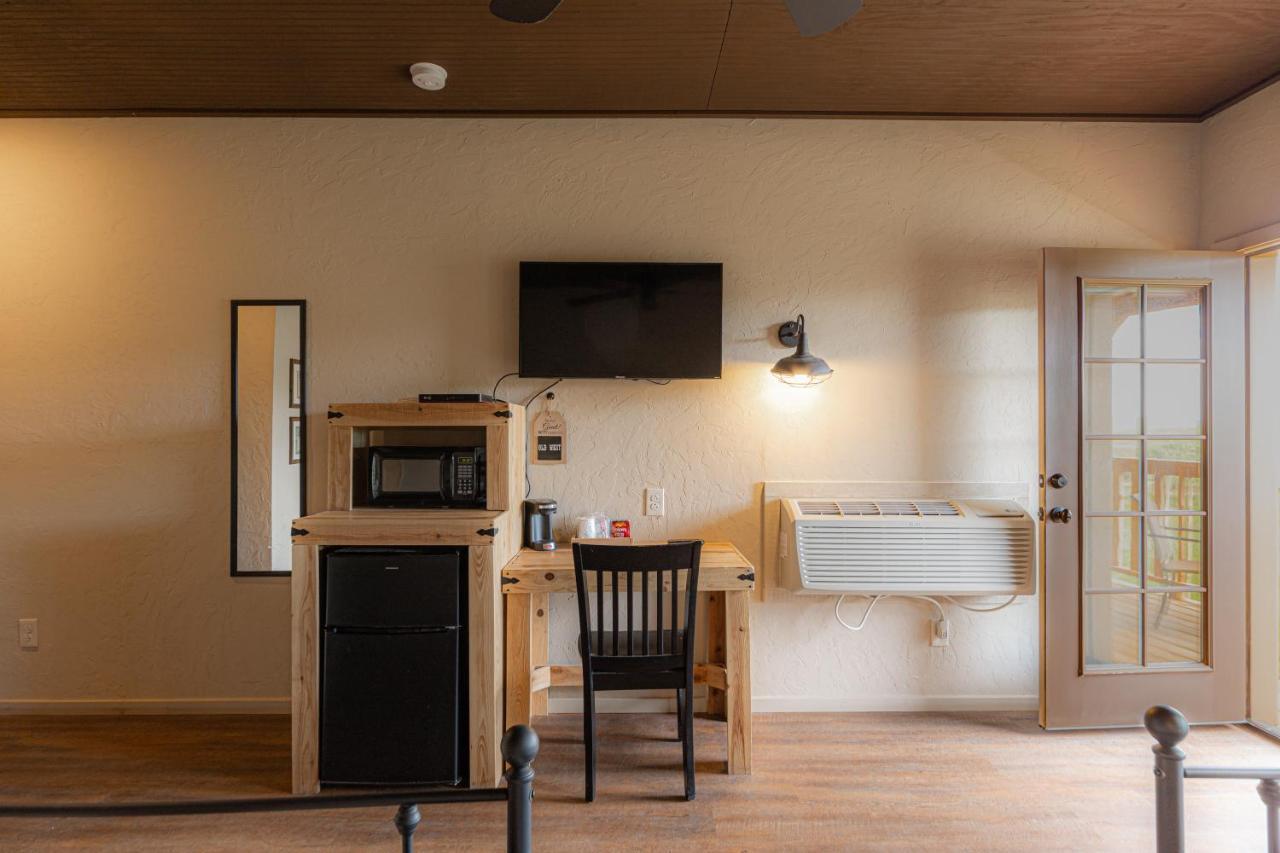 -Pet Friendly- Miners Cabin #5 -Two Double Beds - Private Balcony Тумстон Экстерьер фото