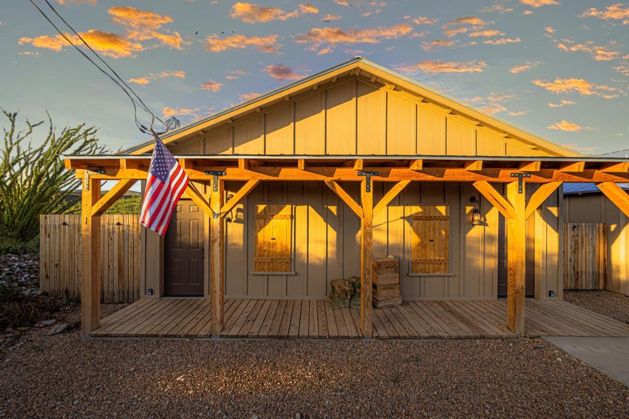 -Pet Friendly- Miners Cabin #5 -Two Double Beds - Private Balcony Тумстон Экстерьер фото