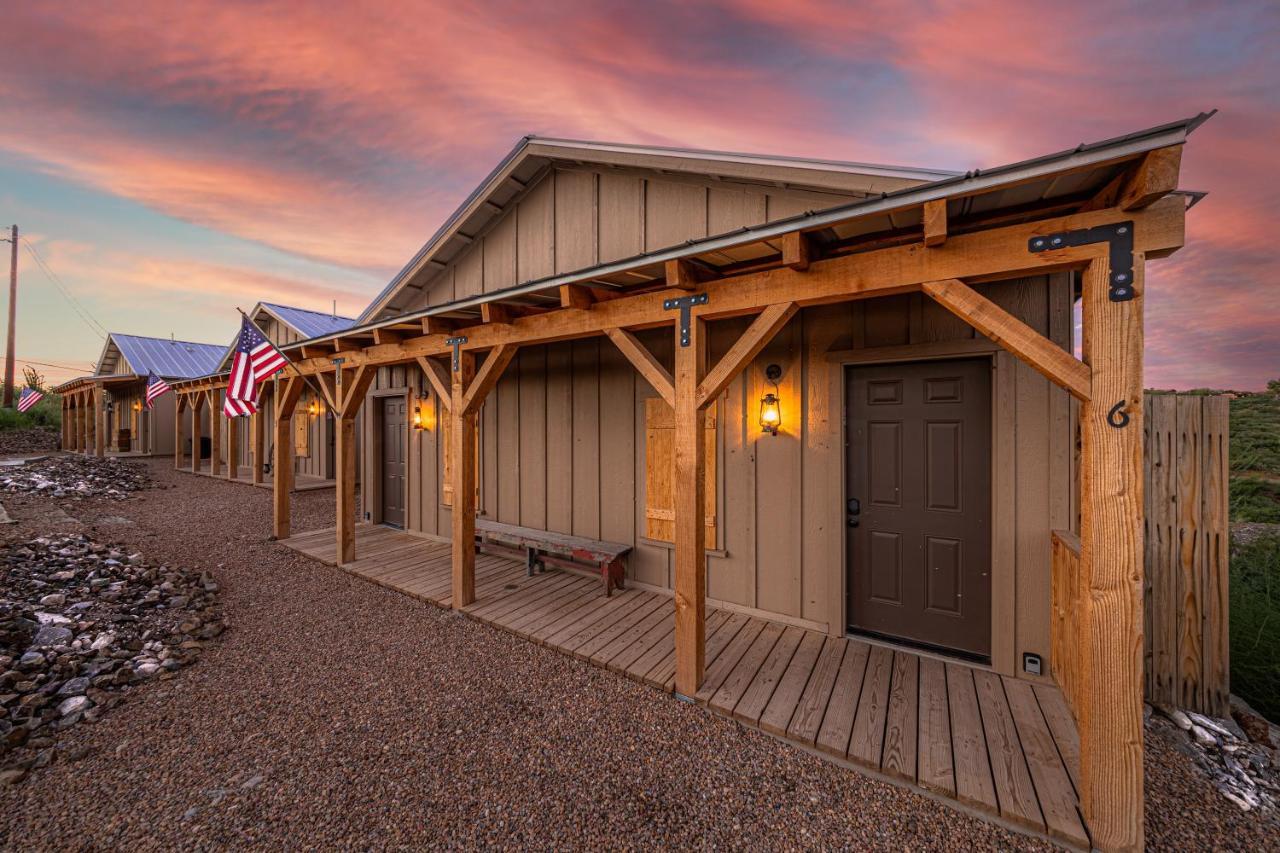 -Pet Friendly- Miners Cabin #5 -Two Double Beds - Private Balcony Тумстон Экстерьер фото