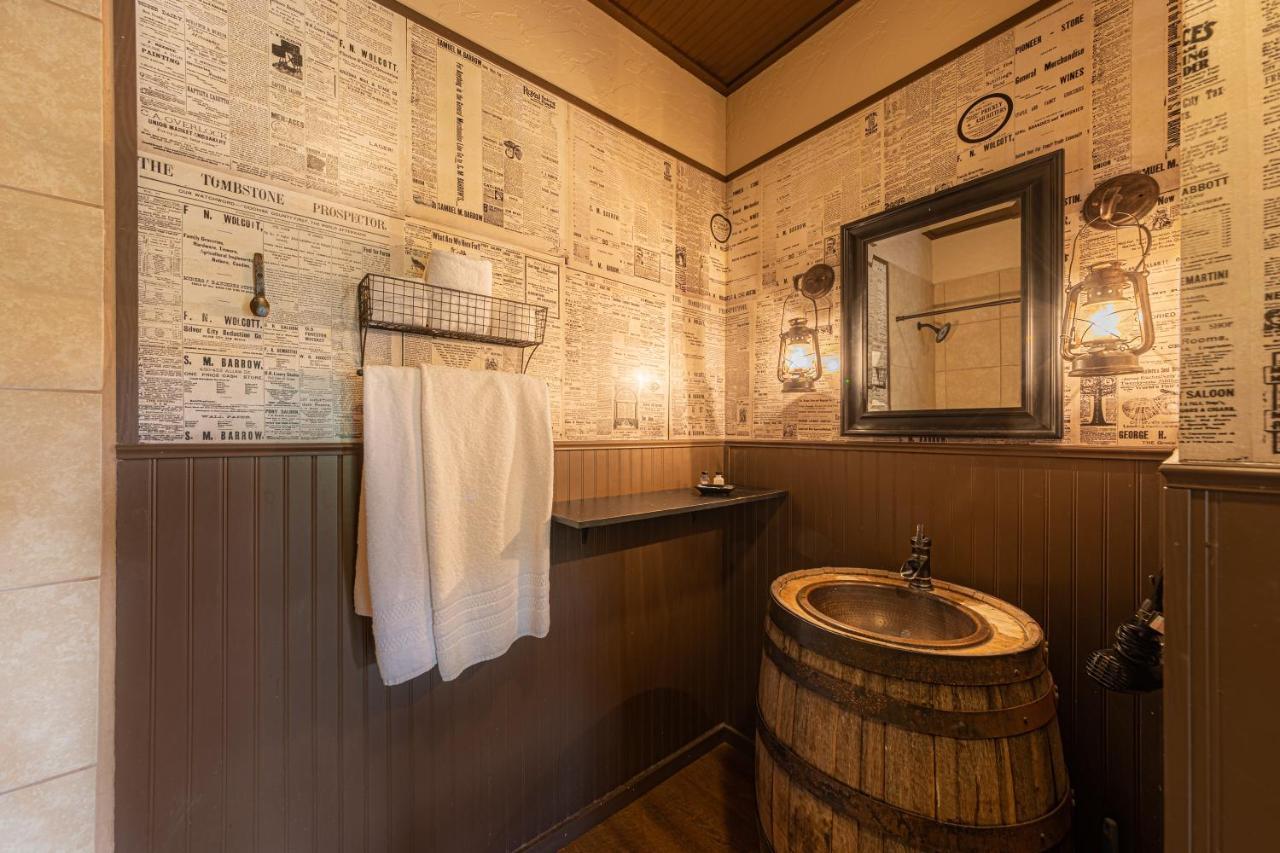 -Pet Friendly- Miners Cabin #5 -Two Double Beds - Private Balcony Тумстон Экстерьер фото
