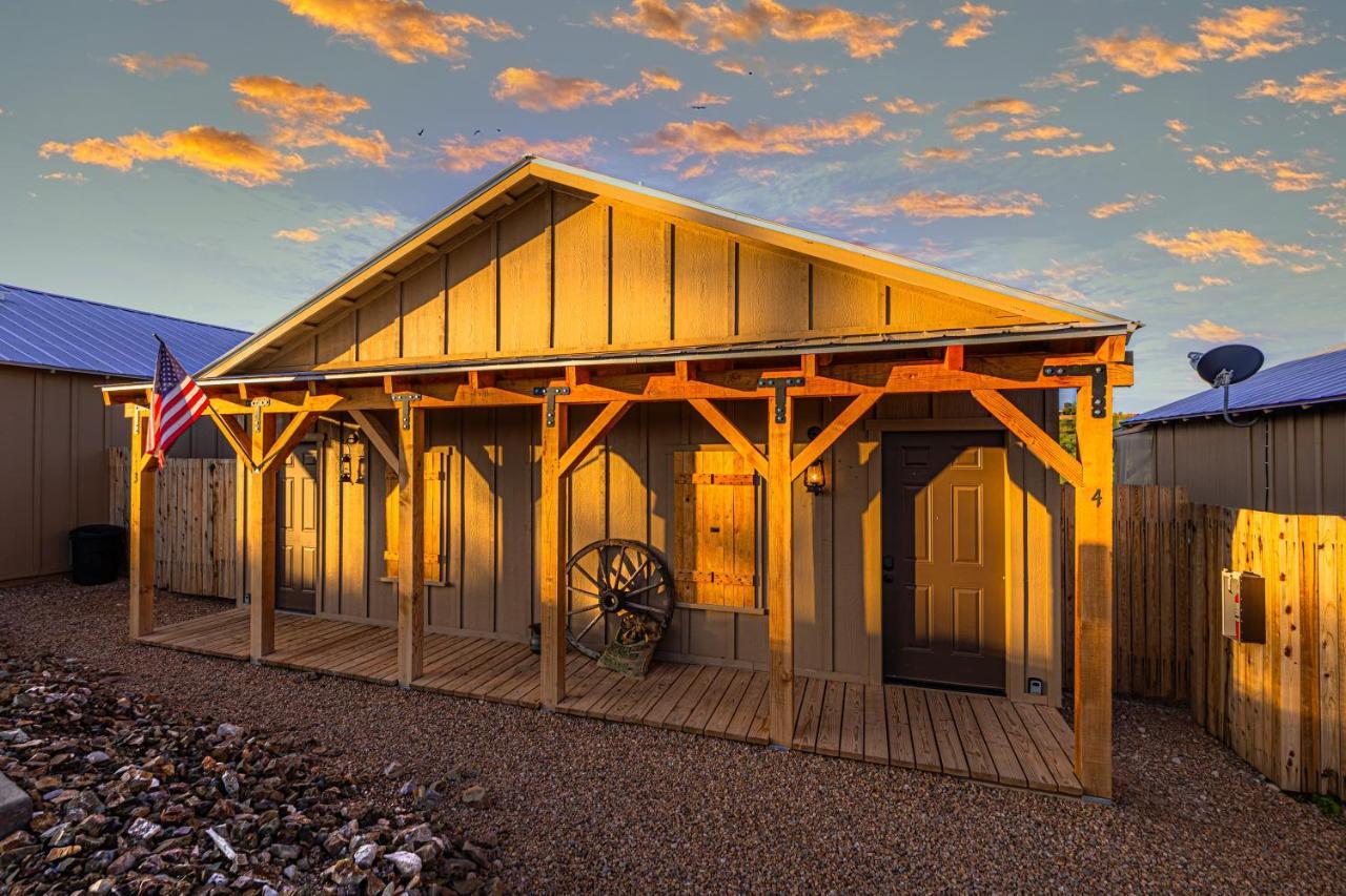 -Pet Friendly- Miners Cabin #5 -Two Double Beds - Private Balcony Тумстон Экстерьер фото