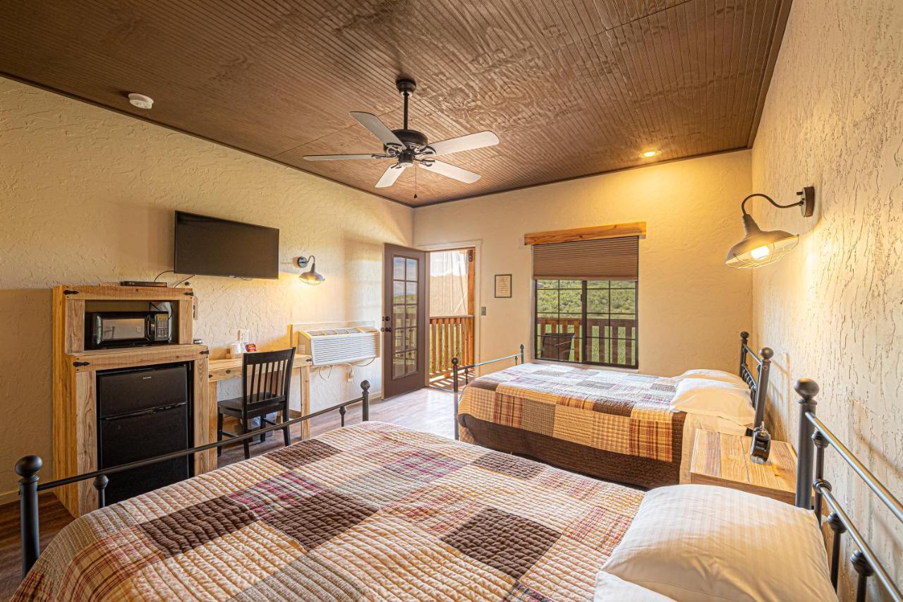 -Pet Friendly- Miners Cabin #5 -Two Double Beds - Private Balcony Тумстон Экстерьер фото