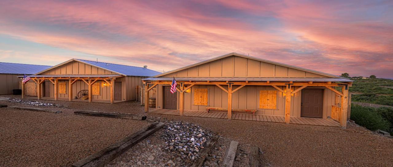 -Pet Friendly- Miners Cabin #5 -Two Double Beds - Private Balcony Тумстон Экстерьер фото