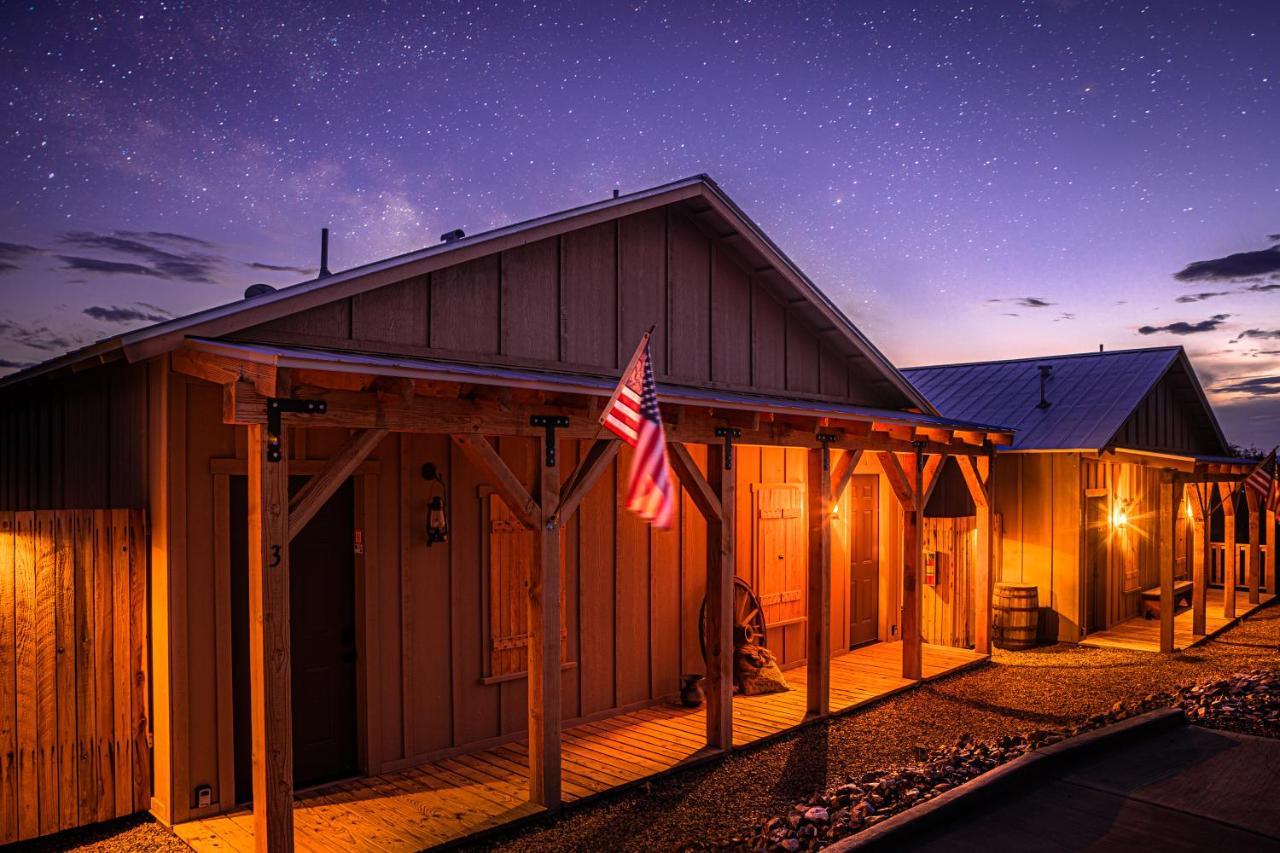 -Pet Friendly- Miners Cabin #5 -Two Double Beds - Private Balcony Тумстон Экстерьер фото