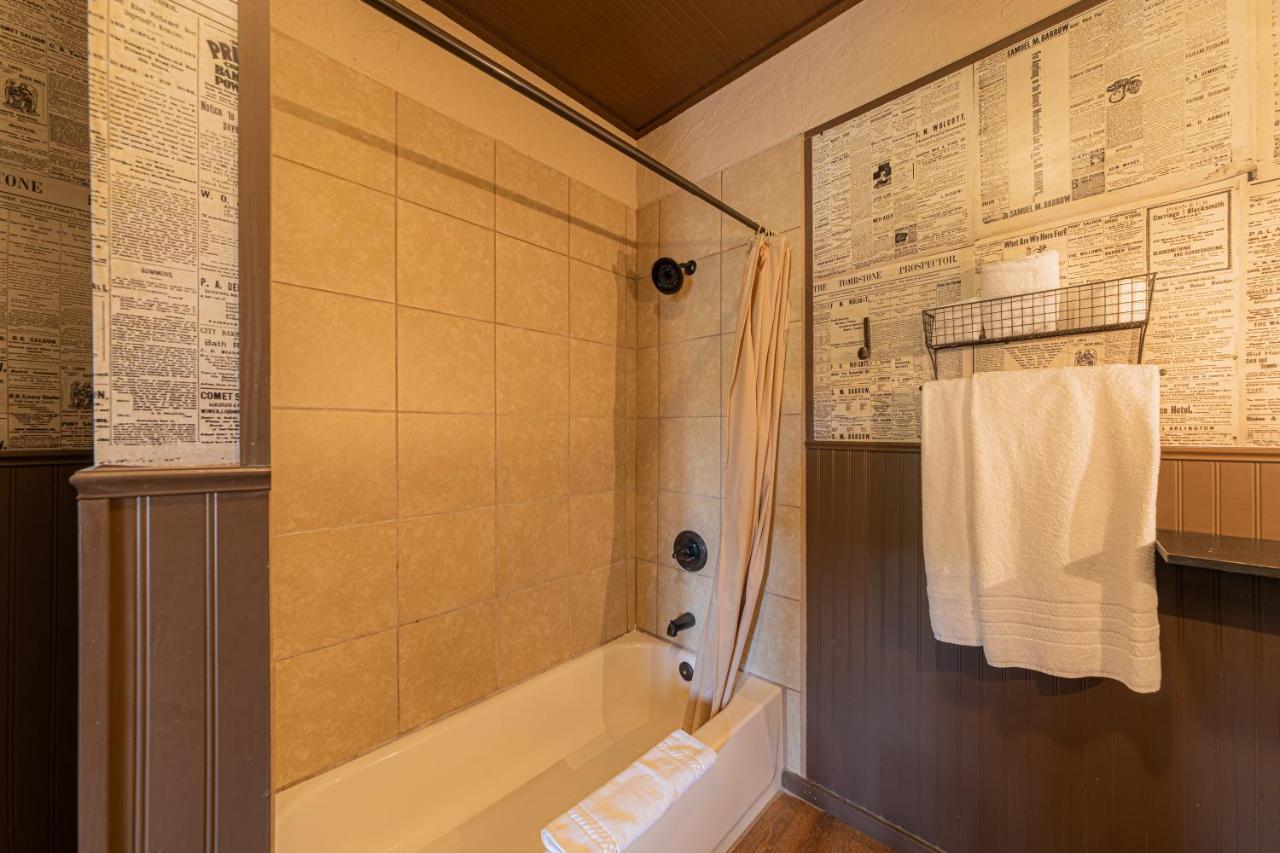 -Pet Friendly- Miners Cabin #5 -Two Double Beds - Private Balcony Тумстон Экстерьер фото