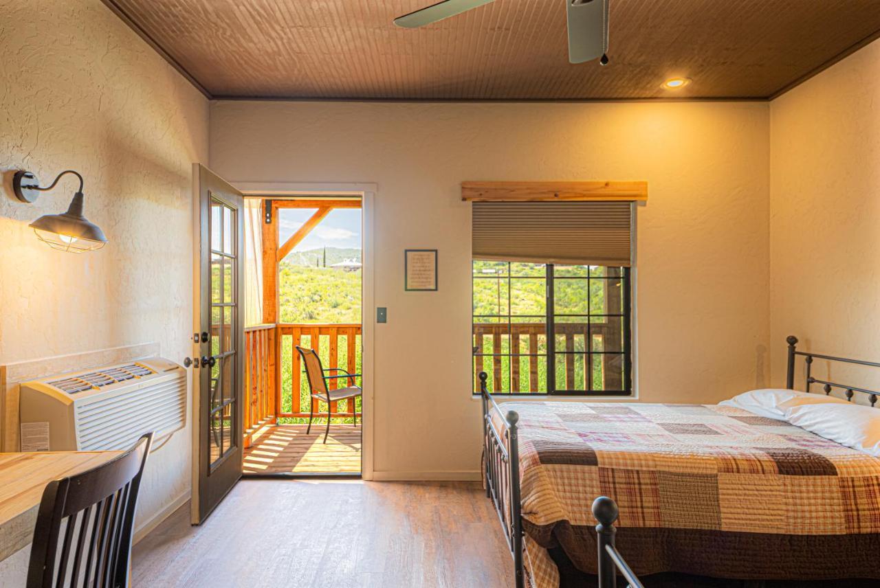 -Pet Friendly- Miners Cabin #5 -Two Double Beds - Private Balcony Тумстон Экстерьер фото