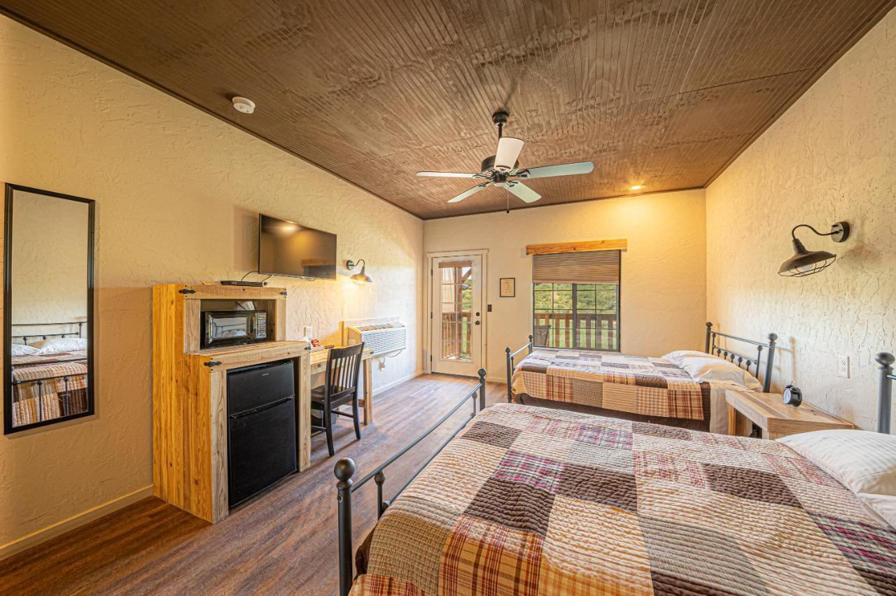 -Pet Friendly- Miners Cabin #5 -Two Double Beds - Private Balcony Тумстон Экстерьер фото
